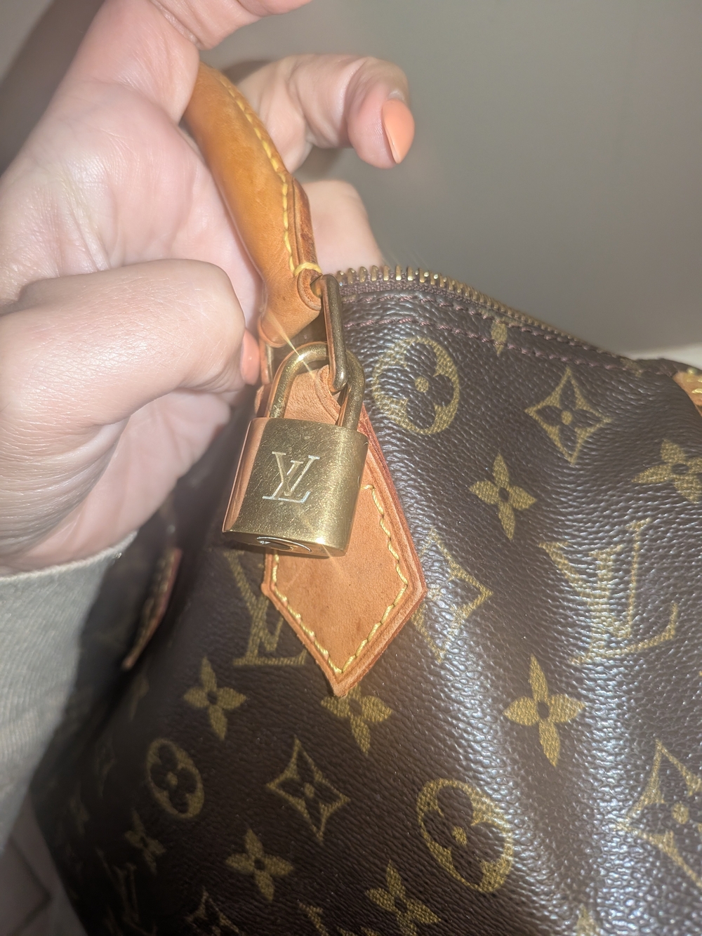 Louis Vuitton Monogram Speedy 30 With Free Adjustable Strap - Picture 8 of 17